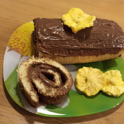 Рулет с шоколадно-банановой начинкой