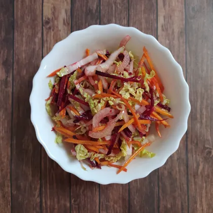 Салат из свеклы, моркови и пекинской капусты (веган)