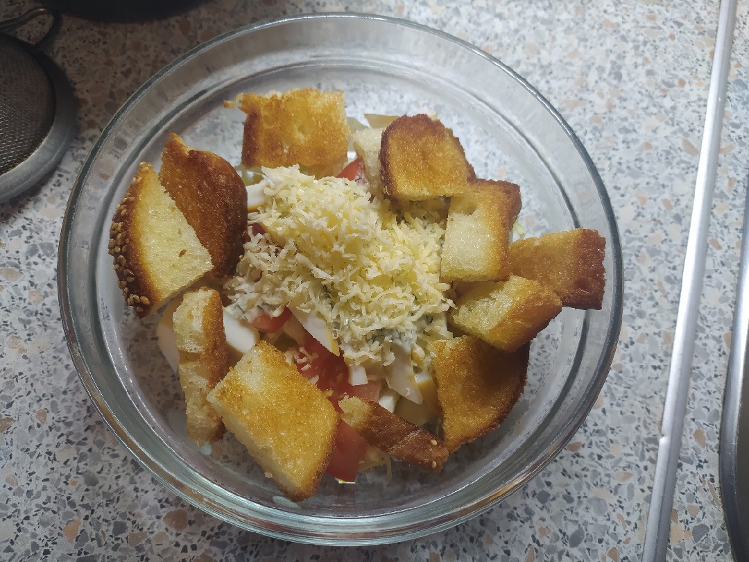 Цезарь с копченым кальмаром