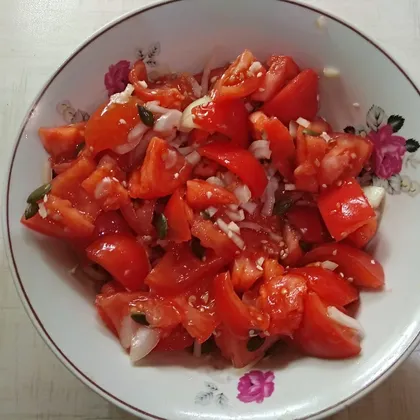 Салат из помидоров. Просто и вкусно!