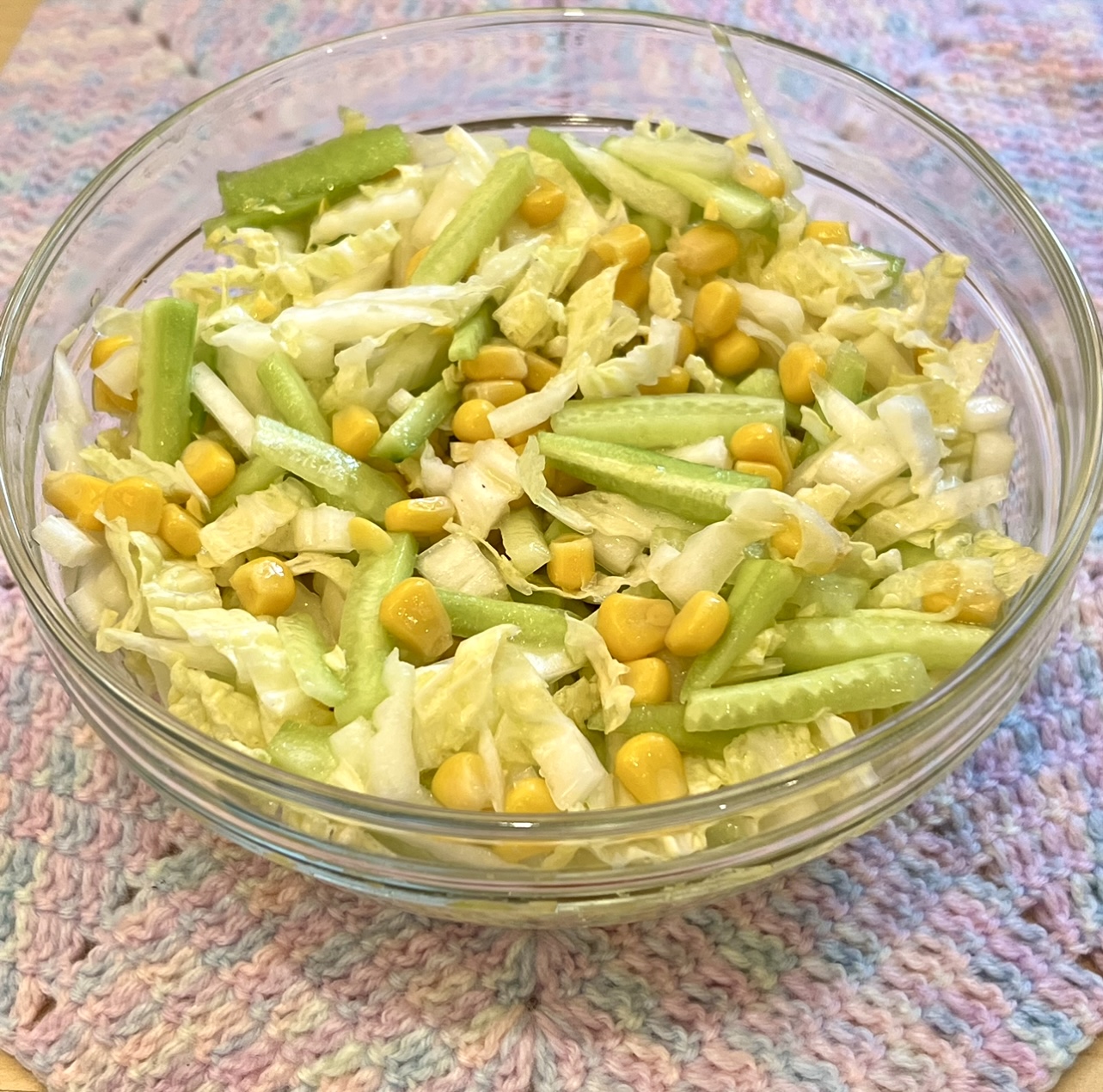 Капустный салат с кукурузой