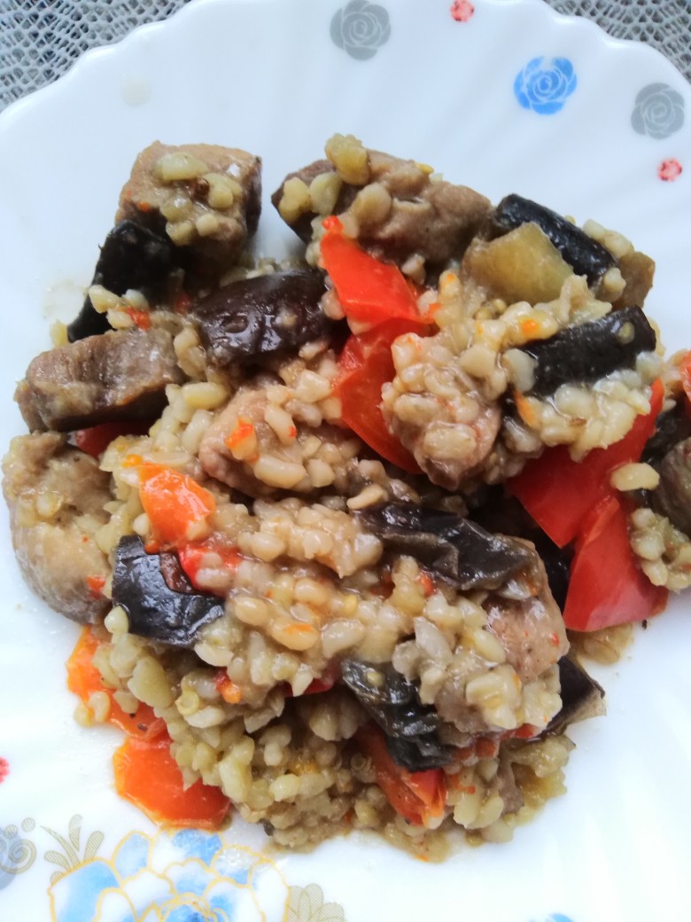 Свинина с булгуром и овощами