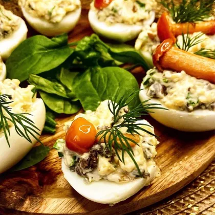 Яйца фаршированные сыром и грибами