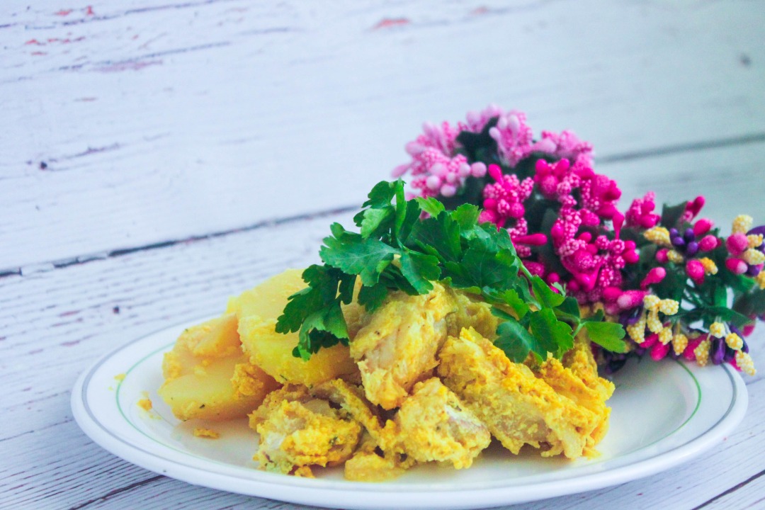 Рыба, запеченная в сметане с картофелем, пошаговый рецепт на ккал, фото, ингредиенты - kulya77