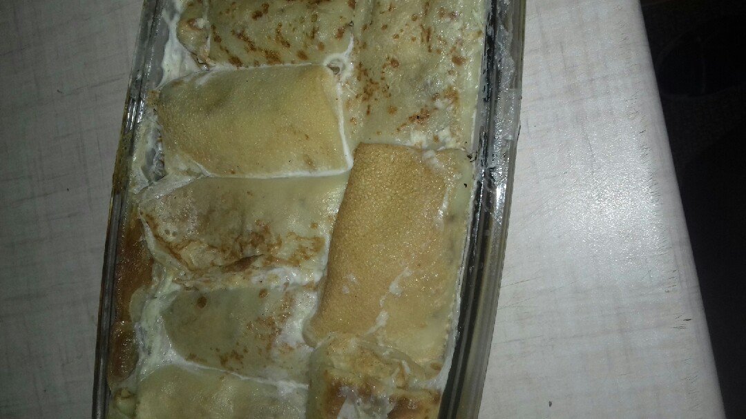 Блинчики фаршированные, куриными желудками и запеченные в сливках