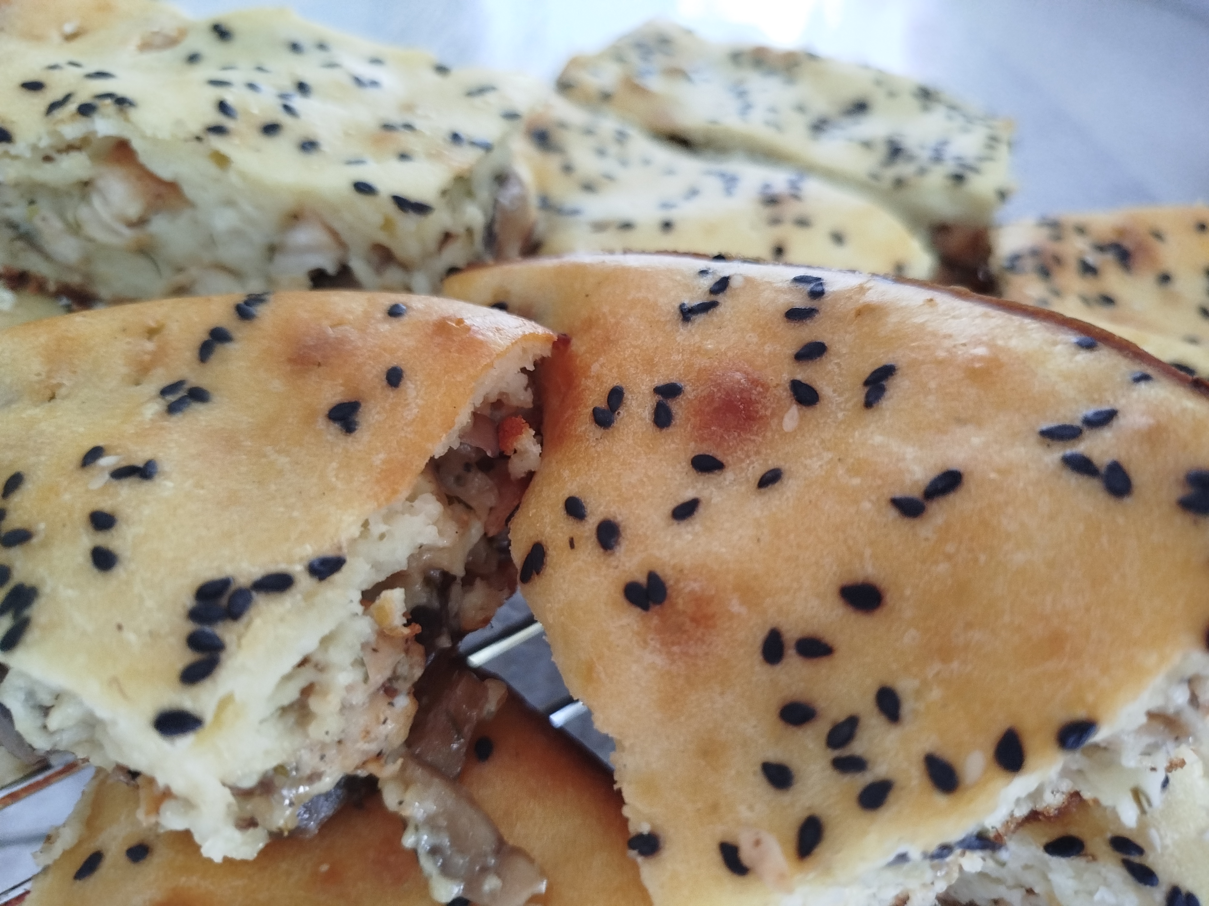 Заливной пирог с курицей, грибами и творогом