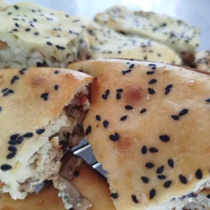 Заливной пирог с курицей, грибами и творогом