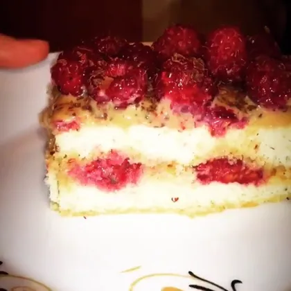 Бисквитный малиновый торт