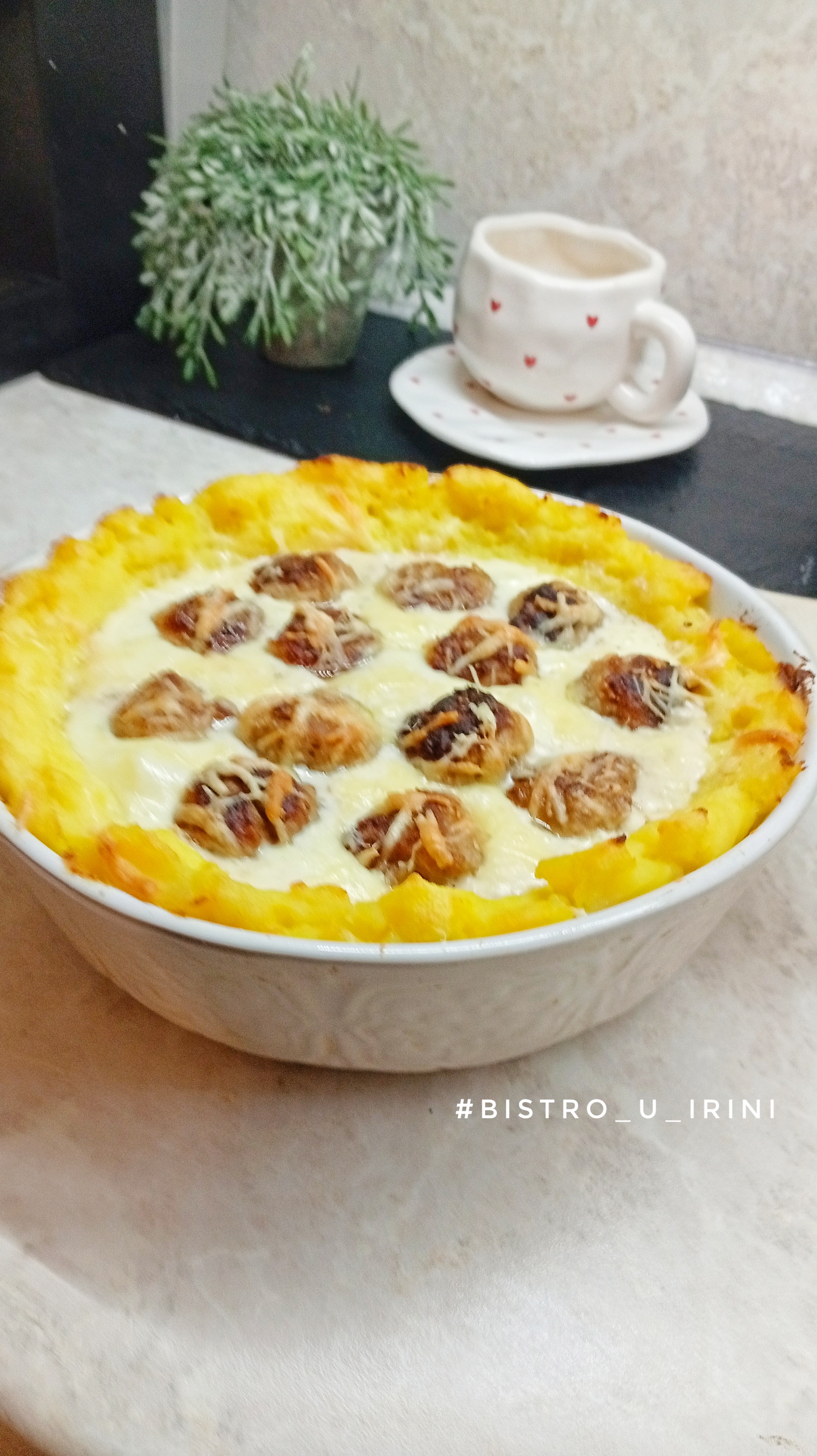 Картофельная запеканка с сыром и фрикадельками