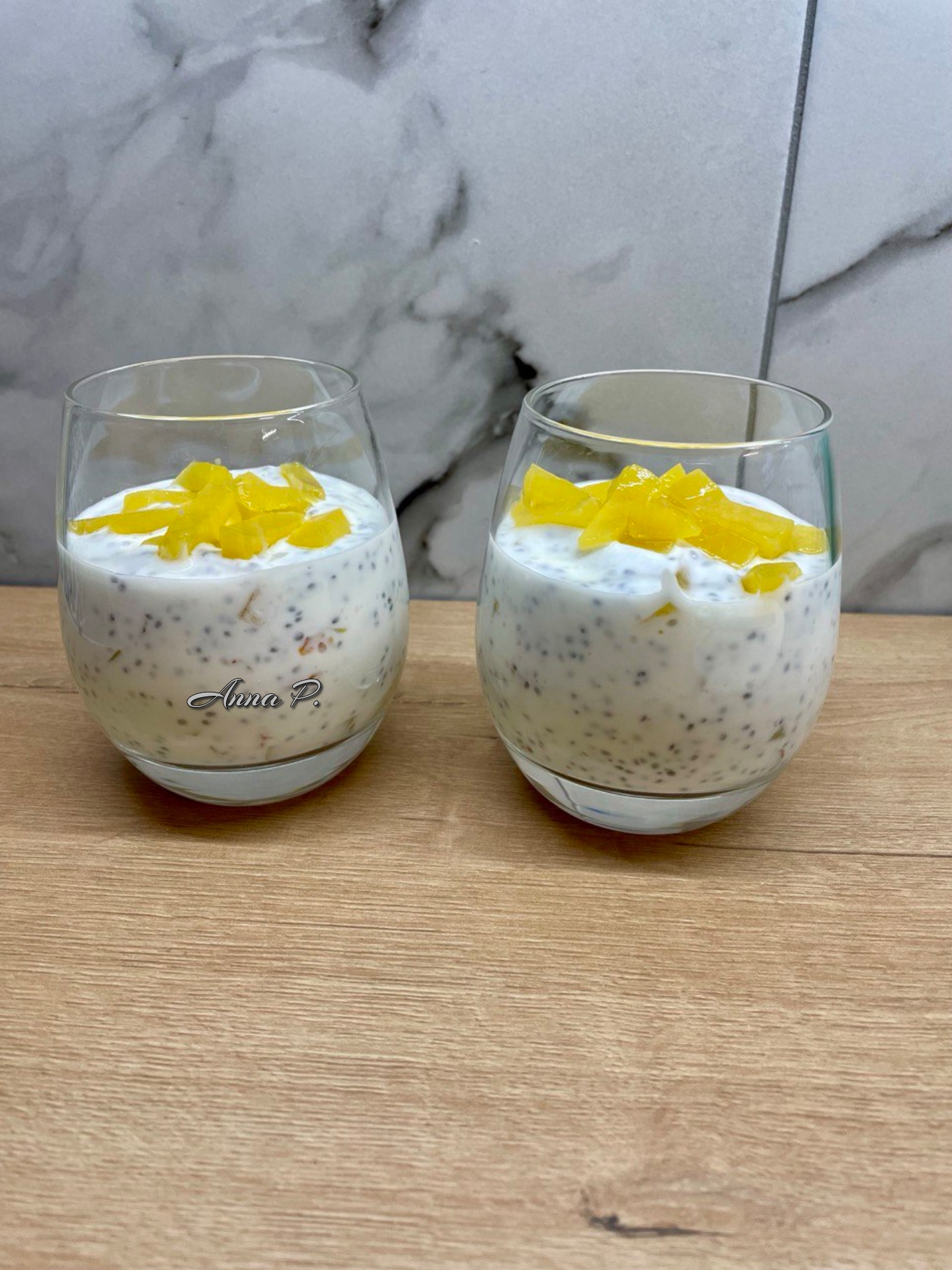 Чиа пудинг с консервированными персиками 