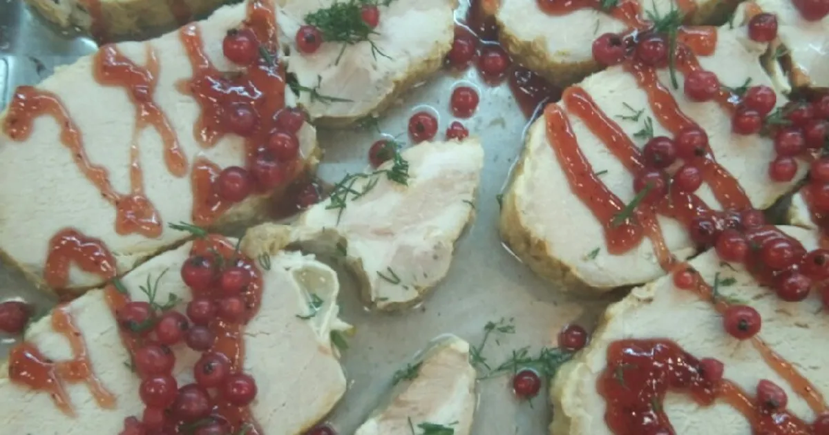 Свинина под красной ягодкой - рецепт автора Настя Дивинская