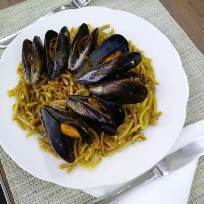 Мидии с вермишелью Mejillones con fideos