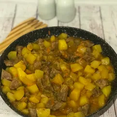 Тушёное мясо с картошкой