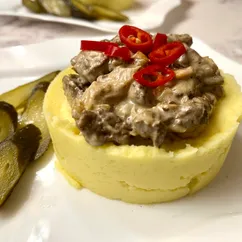 Бефстроганов с белыми грибами