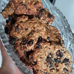 Овсяное печенье без муки, яиц и сахара с изюмом