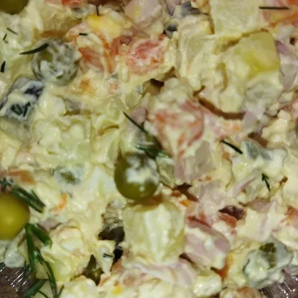 Салат легкий с консервированным зеленым горошком
