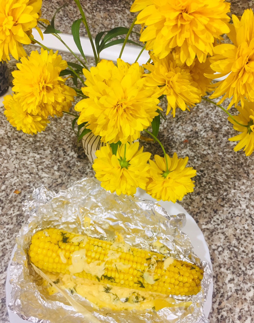 Кукуруза запечённая в духовке с сыром и сливочным маслом