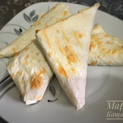 Треугольники из лаваша с яйцом и сыром 