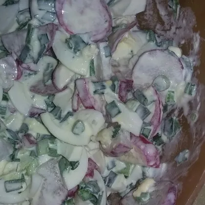 Салат из редиса с зеленым луком