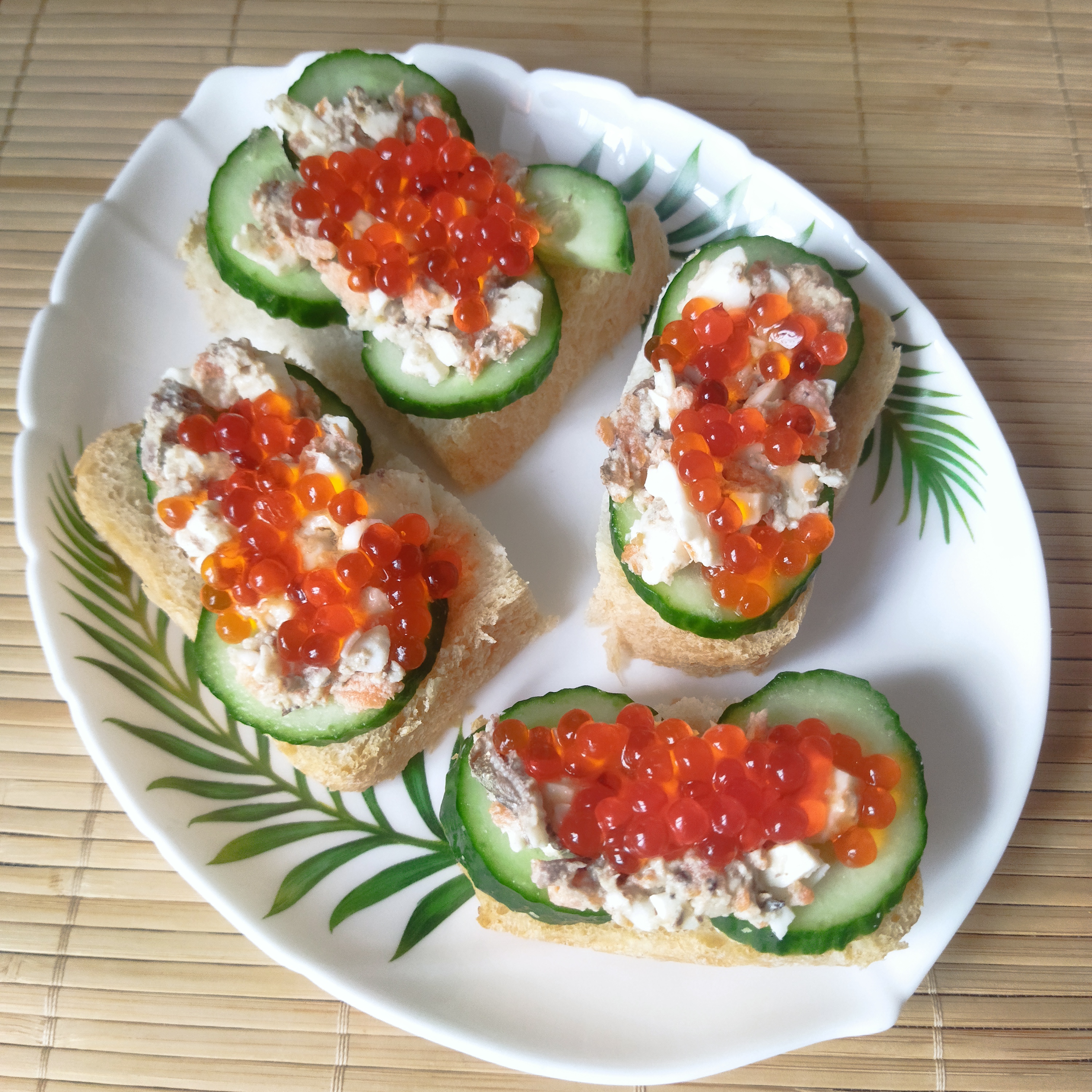 Бутерброды со шпротами