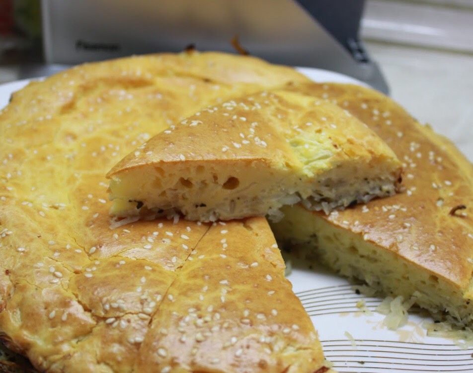 Заливной пирог с капустной начинкой на майонезе, рецепт с фото — баштрен.рф