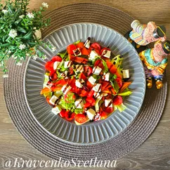 Салат с запеченным перцем и фетой