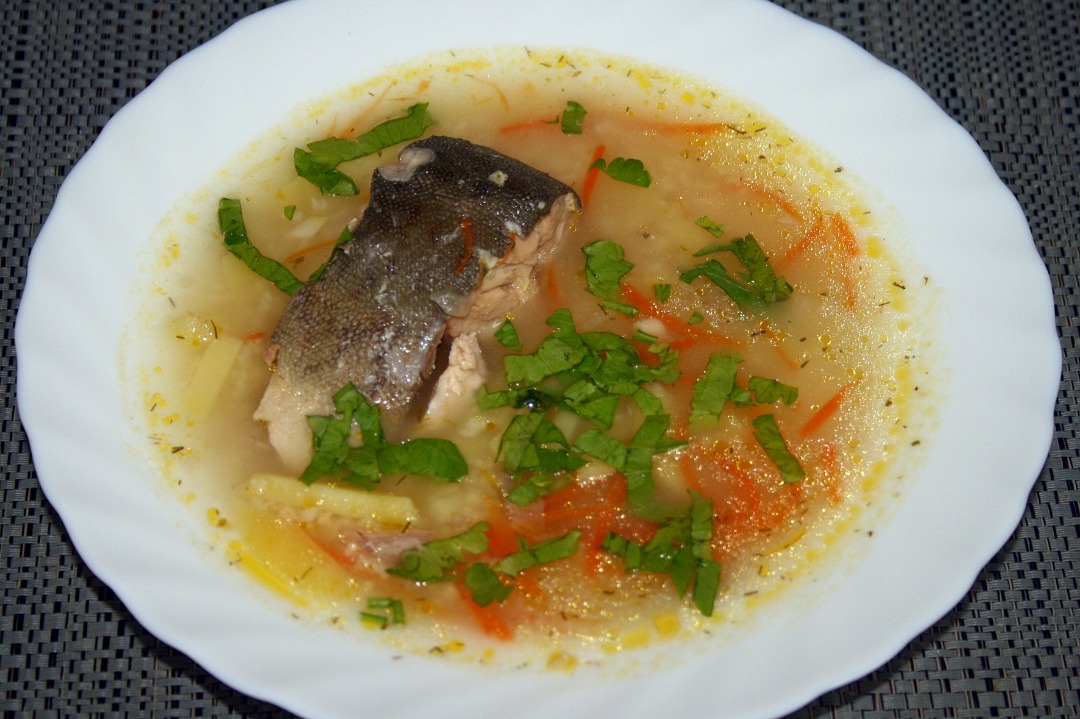 Рыбный суп из судака с пшеном