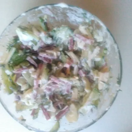 Салат с огурцом и копчёной колбасой