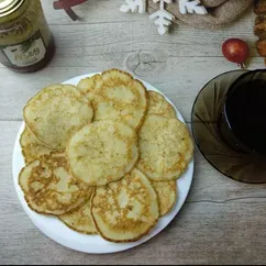 Оладьи на кислом молоке с творогом