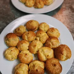 Профитроли с семгой и творожным сыром