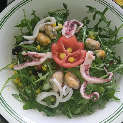 Весенний салат с морепродуктами