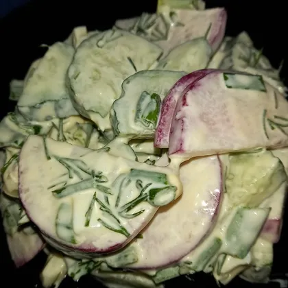Весенний салат с редиской