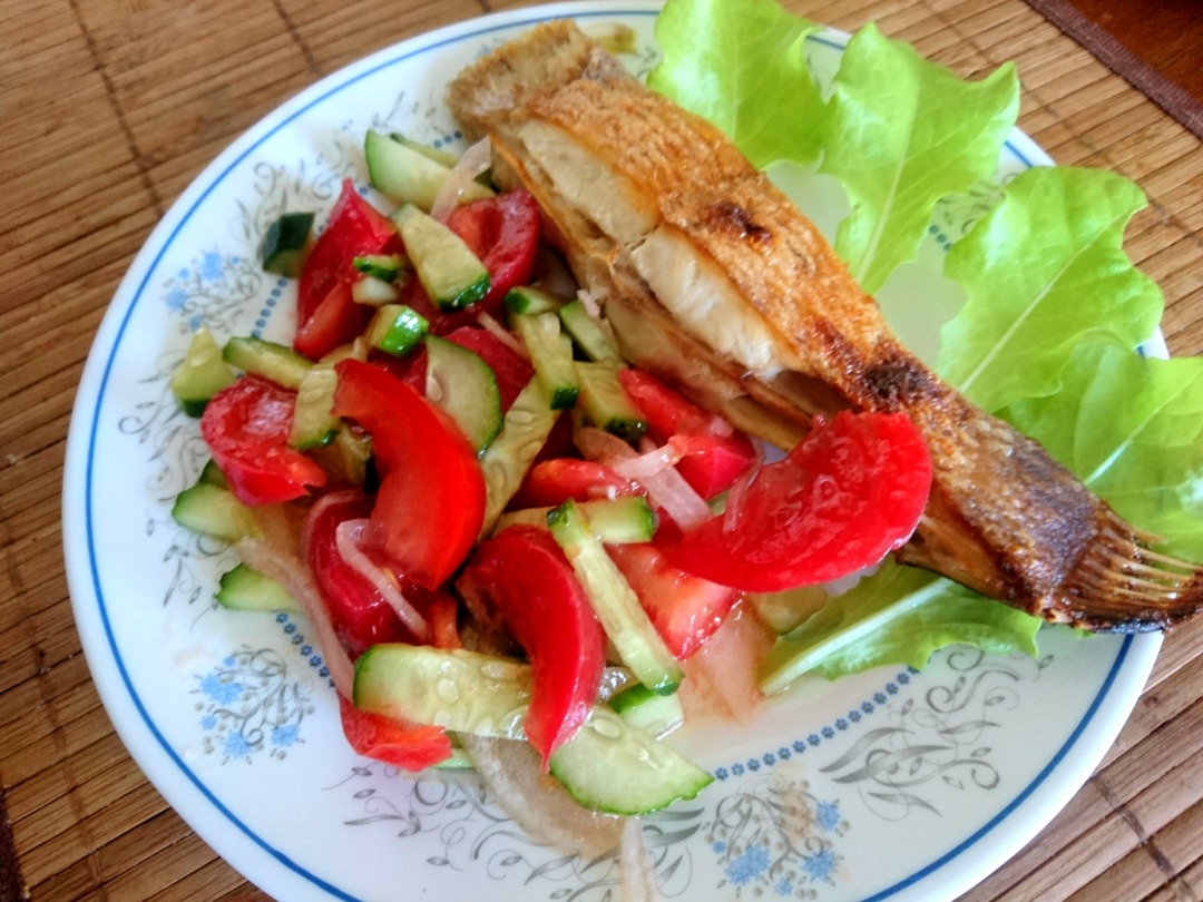 Камбала с овощами