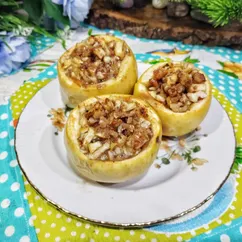 Запечённые яблоки с медом и орехами