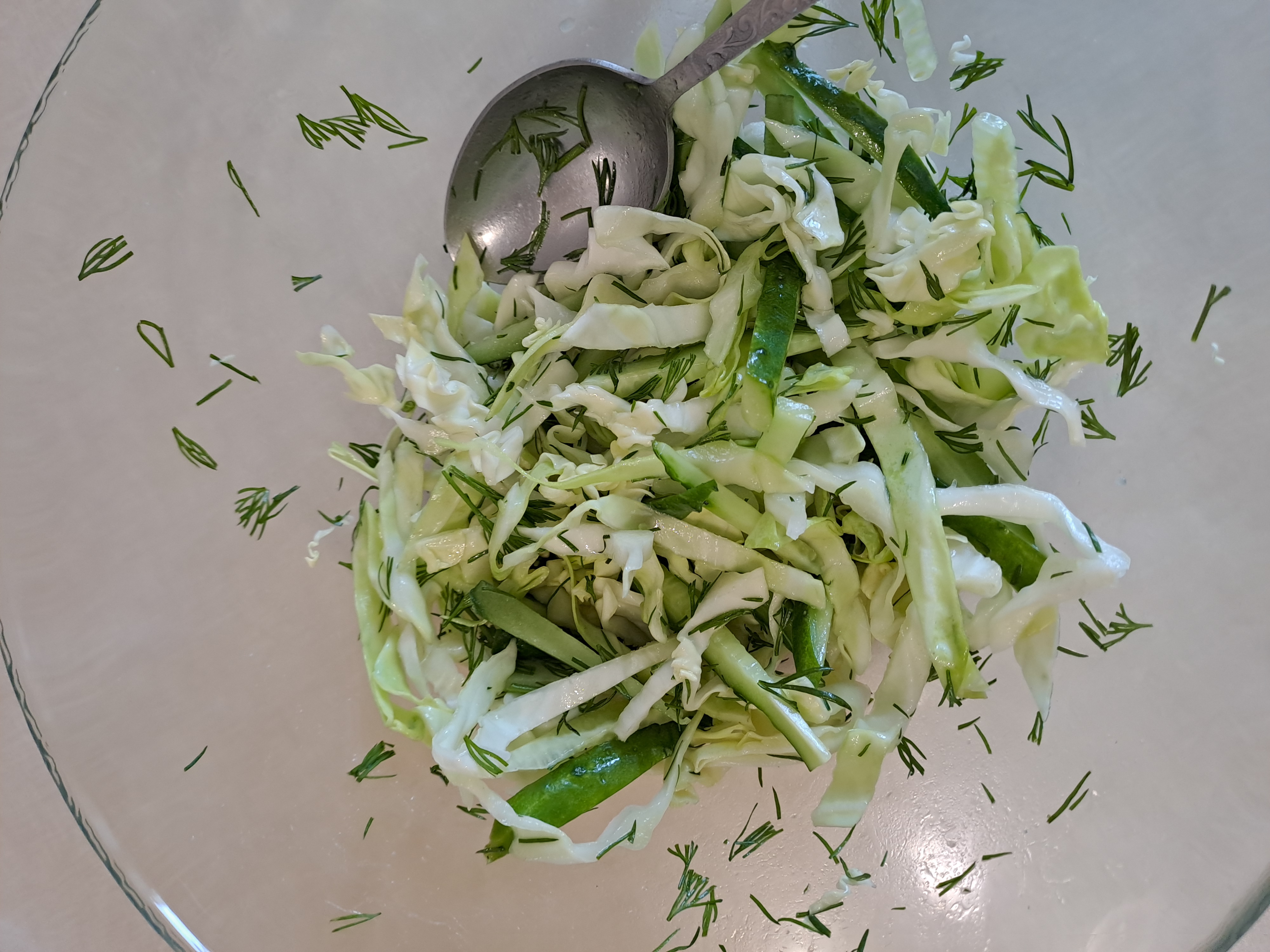 Салат из капусты и огурца