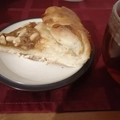 Пирог со сгущенкой и соленым арахисом