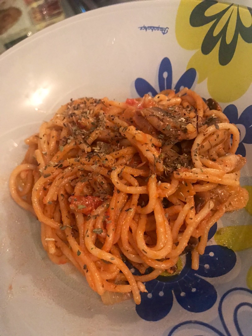 Спагетти с грибами и томатным песто