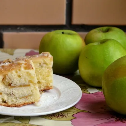 Шарлотка - воздушный пирог с яблоками