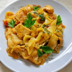 Кабачковая паста с индейкой в сливочном соусе