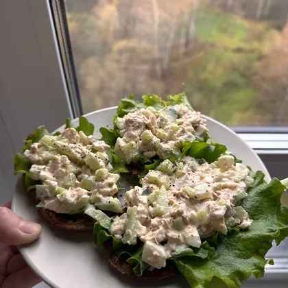 Тосты с яйцом и тунцом 