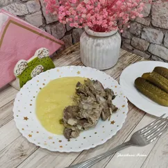 Свиной язык с вешенками в сметане