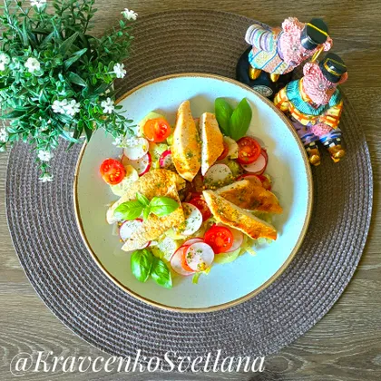 Салат с индейкой и овощами
