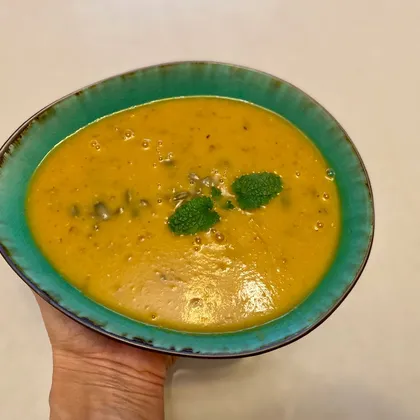 Крем-суп из тыквы, маша и тахини