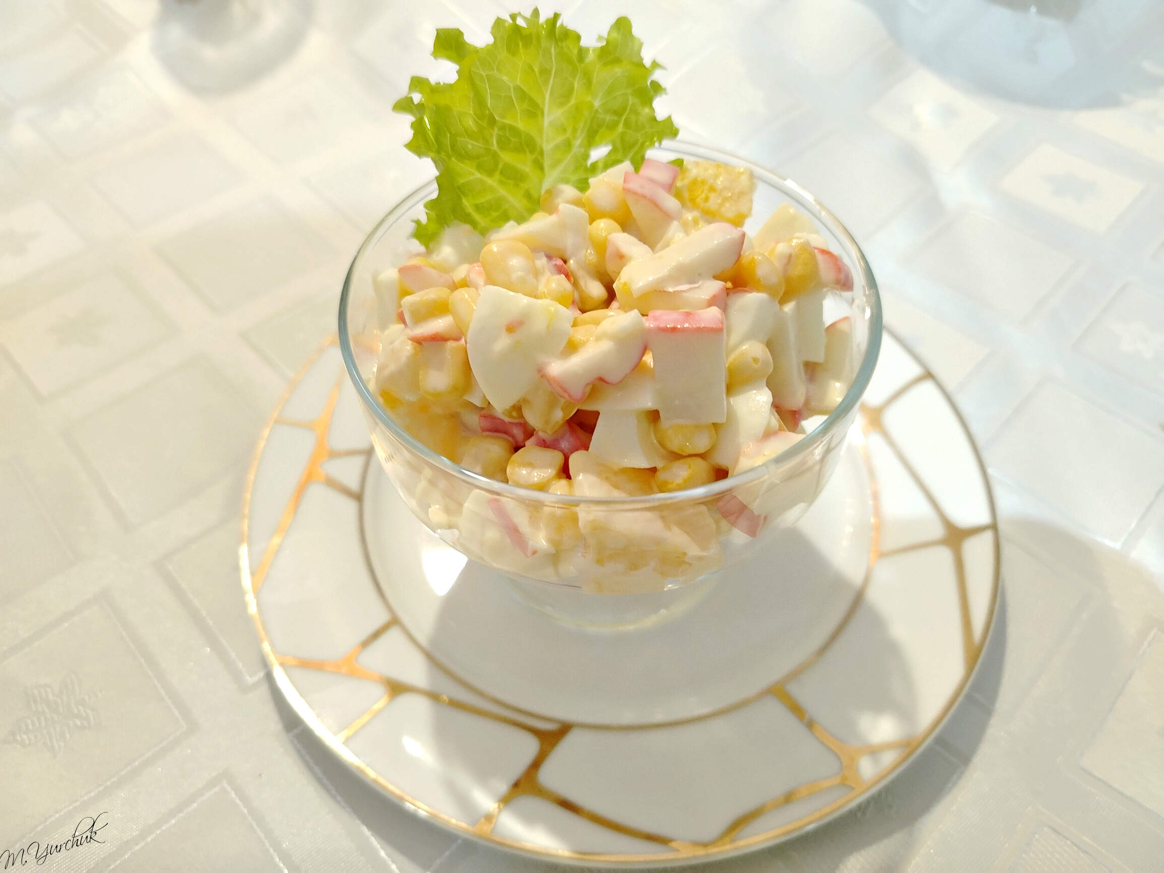 Салат с апельсином и крабовыми палочками