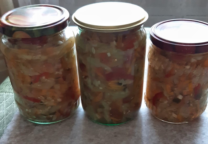 Огурцы, консервированные с овощами