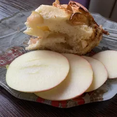 Быстрая шарлотка🥧 из домашних яблок🍎