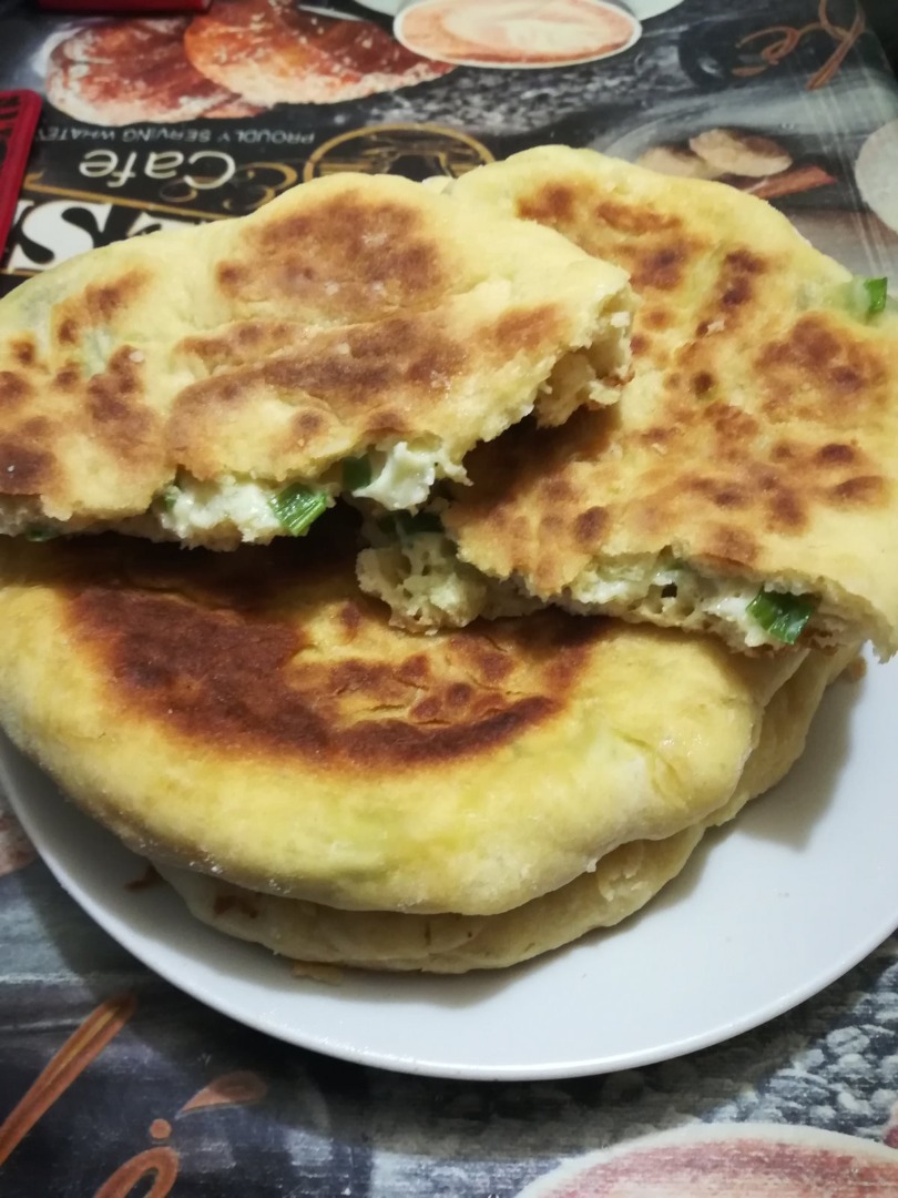 Лепешки с сыром и зеленым луком