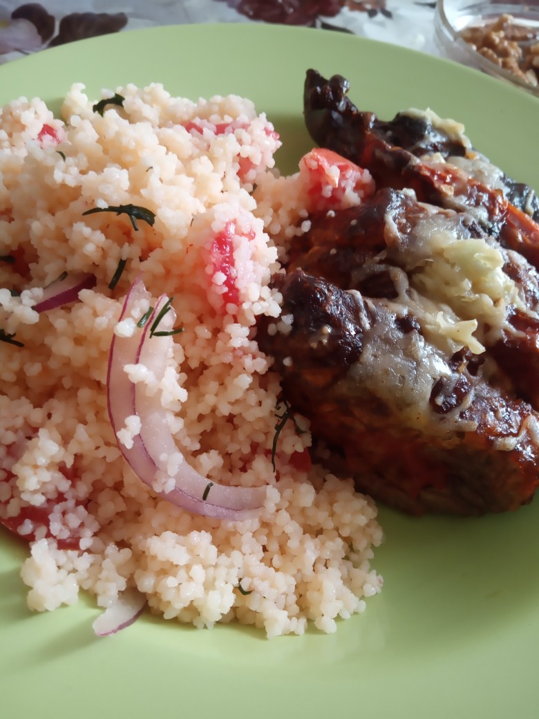 Мясо гармошка и салат "Табуле"