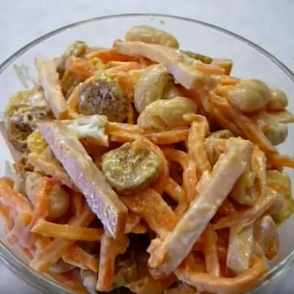 Салат из корейской моркови с колбасой и фасолью