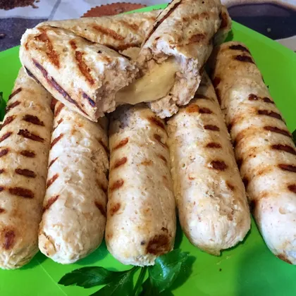 Домашние куриные колбаски с сыром